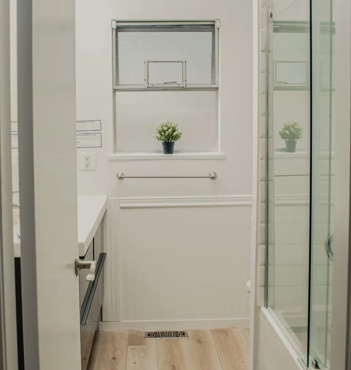 Tourmaline Room Bathroom 02 Co-living in Canada
